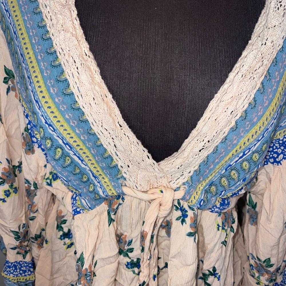 Altar'd State Women's Peach Crochet Trim Floral Boho‎ Chic Shirt Top Size Small - Picture 2 of 6